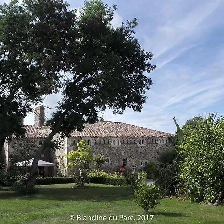 Logis De La Robliniere Bed & Breakfast Landevieille
